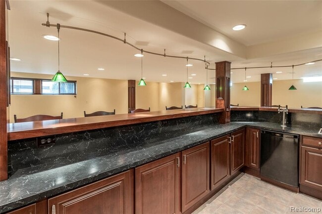 Building Photo - 24084 Westmont Dr
