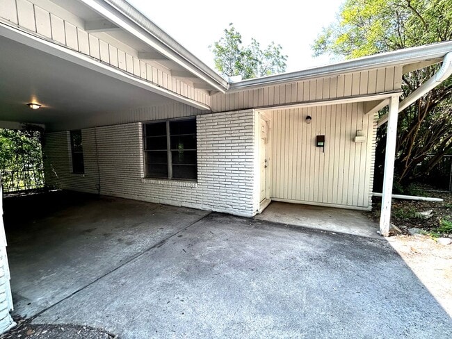 Building Photo - 607 Bellevue Pl