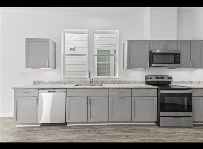 Building Photo - 3245 Real St