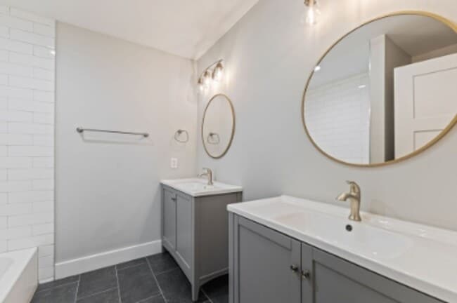 Building Photo - 1806 Woodlawn Ave