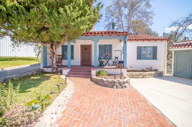 Building Photo - Exclusive 2 Bed/1 Bath Spanish-Style Home ...