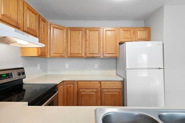 Building Photo - Fantastic 3-Bedroom, 1.5-Bath Duplex With landscaping Included!