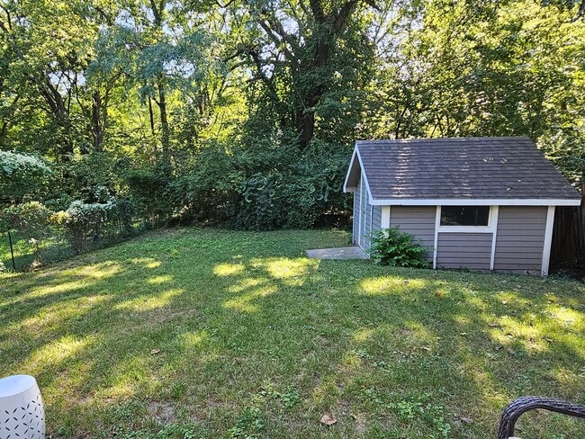 Building Photo - 1416 Maple Ln