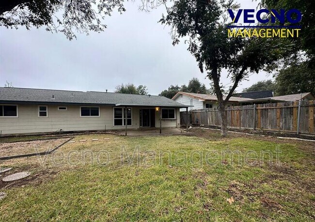 Building Photo - 3643 Richwood Dr