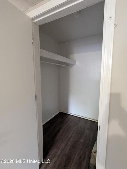 Building Photo - 2628 Hillcrest Dr