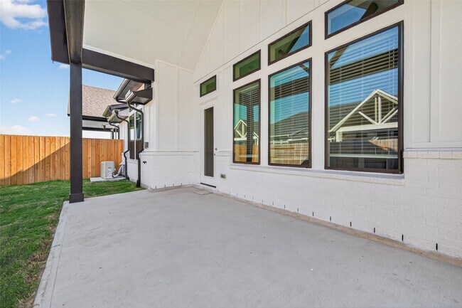 Building Photo - 24110 Blooming Daisy Cir