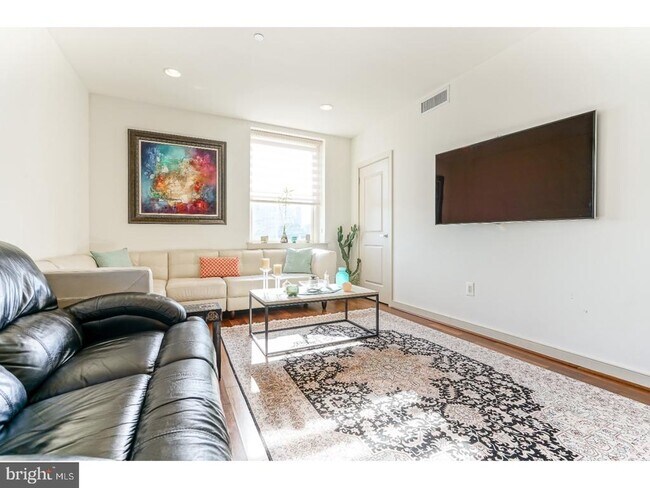 Building Photo - 111 S 15th St