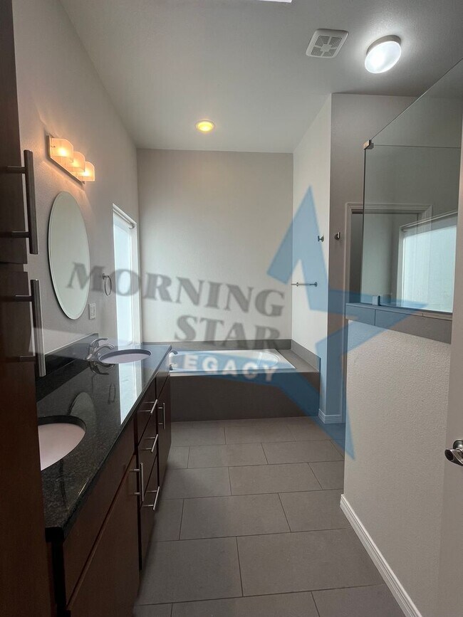 Building Photo - Charming 3-bedroom, 2-bathroom w/ views!