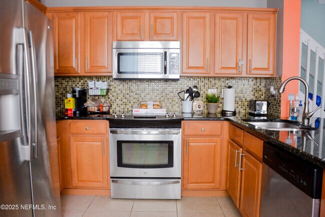 Building Photo - 7450 Scarlet Ibis Ln