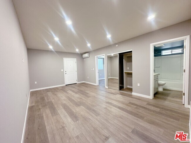 Building Photo - 1107 S Hobart Blvd