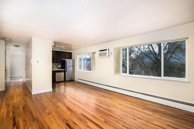 Building Photo - Spacious Updated 1BR in Cap Hill!