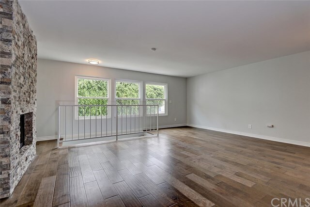 Building Photo - 323 S Broadway