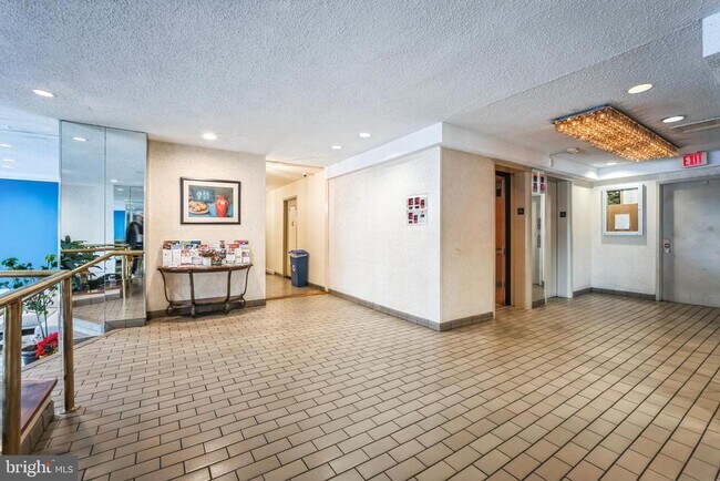 Building Photo - 5340 Holmes Run Pkwy