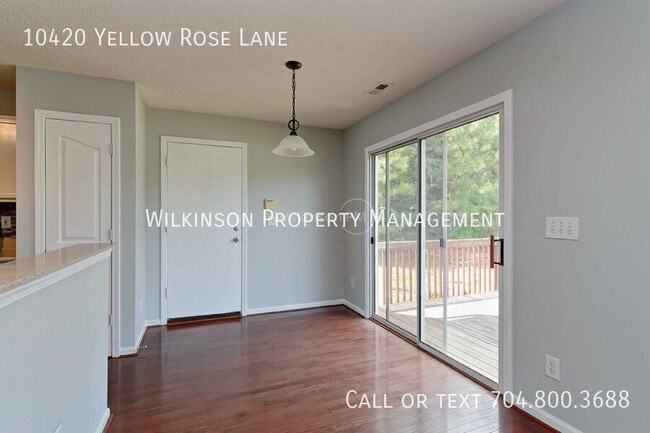 Building Photo - 10420 Yellow Rose Ln