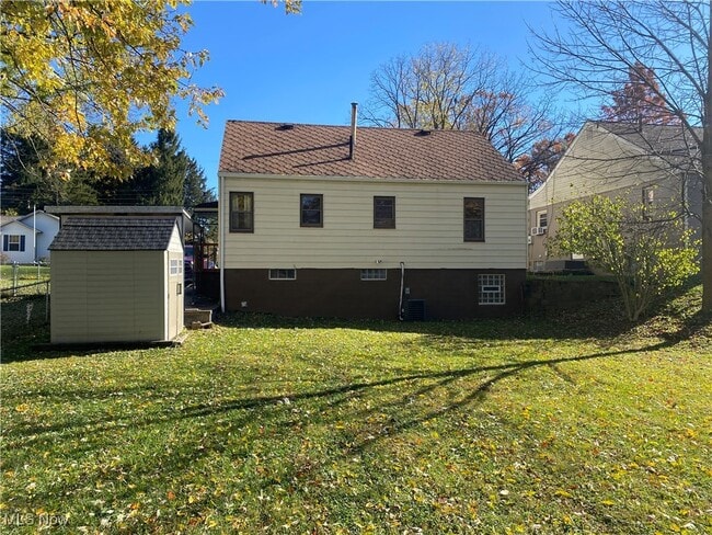 Building Photo - 1231 Sippo Ave SW