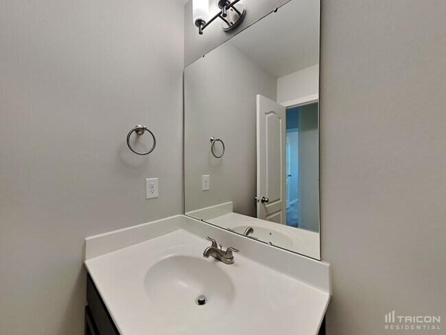 Building Photo - 2625 Meadow Crossing Dr