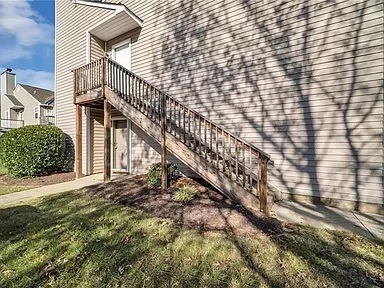 Building Photo - 220 Lantana Ln