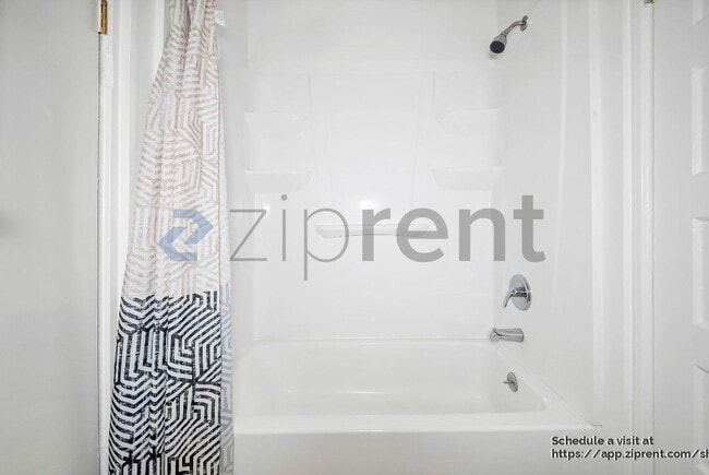 Building Photo - 1425 3rd Ave