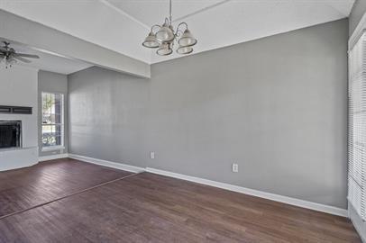 Building Photo - 804 Custer St