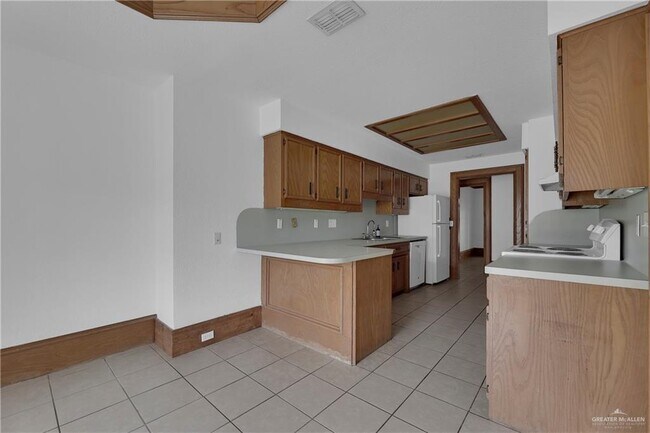 Building Photo - 6904 N 33rd St