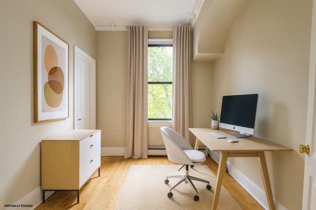 Building Photo - 19 Henry St