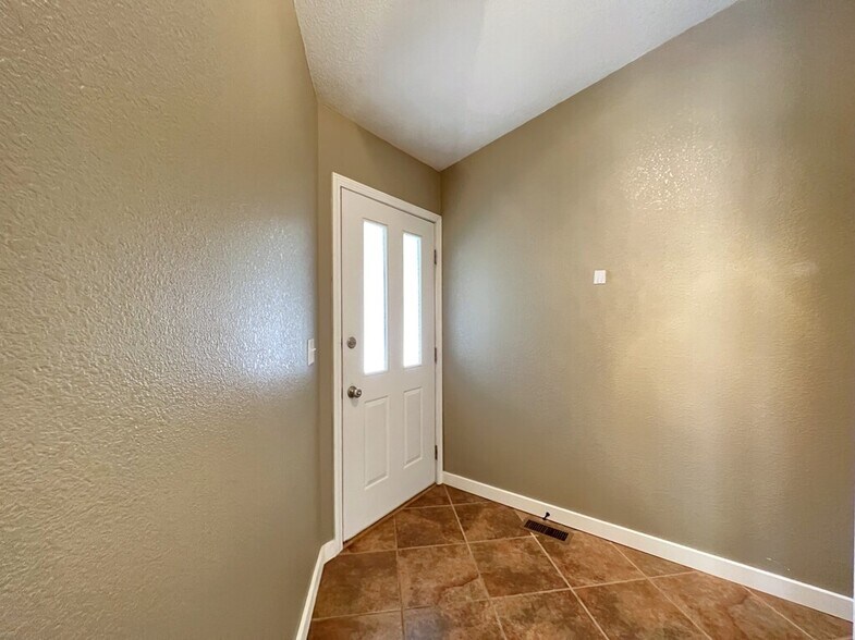 Building Photo - 3098 S Cadet Ln
