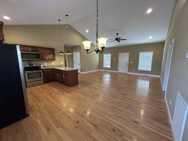 Building Photo - 3-Bed 2 Bath Home with Granite Touches in Cookeville