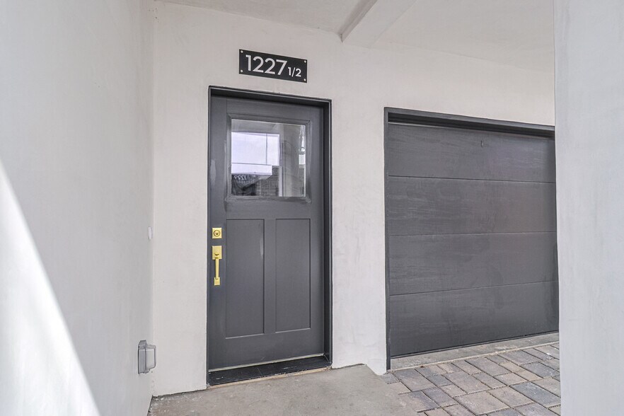Building Photo - 1227 N June St