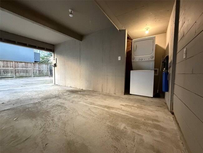 Building Photo - 2721 Kipling St