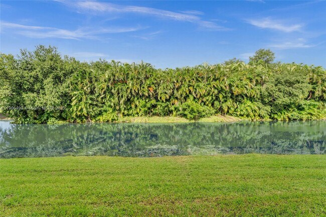 Building Photo - 417 Vista Isles Dr