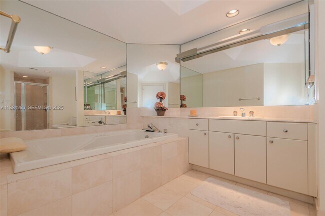 Building Photo - 2000 Island Blvd