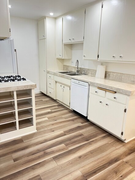 Building Photo - 5917 Buffalo Ave