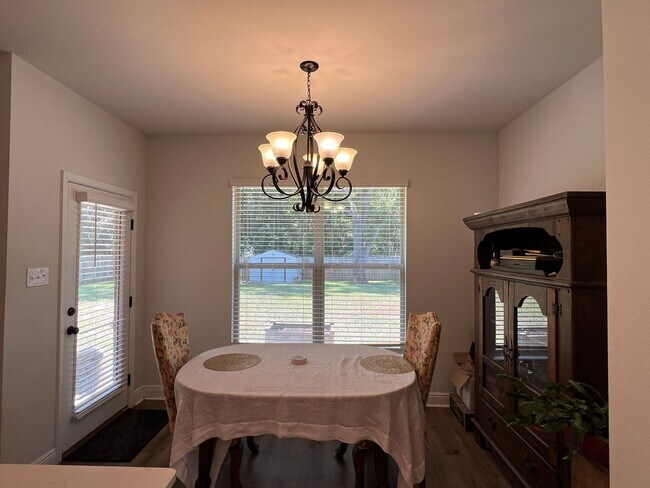Building Photo - Exceptional 4 Bedroom in Milton