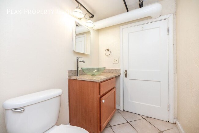 Building Photo - 2802 Digby Ave