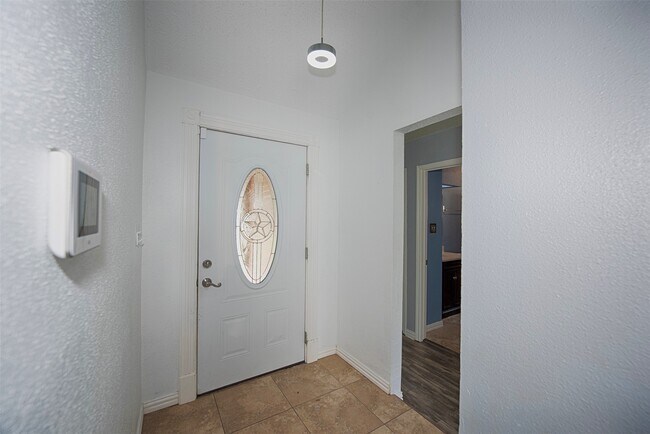 Building Photo - 2914 Tarpon Dr