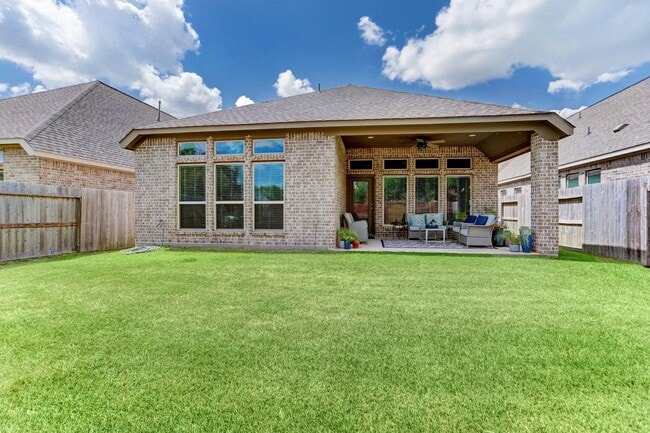 Building Photo - 8126 Silverspot Ln