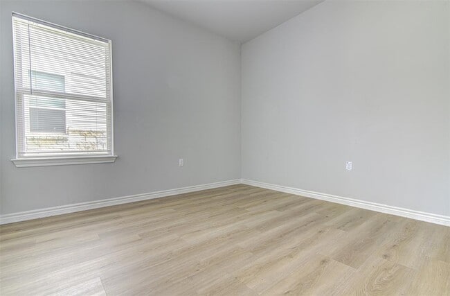 Building Photo - 1311 Hazleton Cove