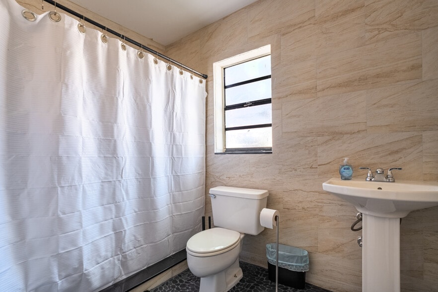 Building Photo - 1062 SW 135th Pl