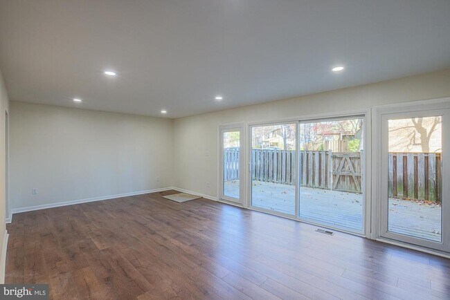 Building Photo - 6331 Red Cedar Pl