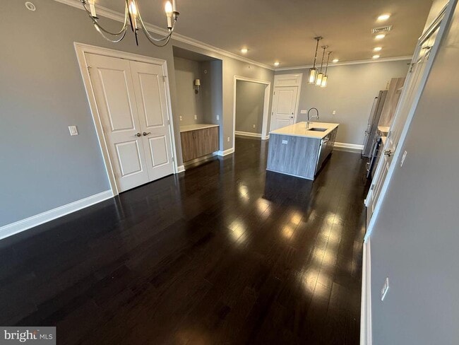 Building Photo - 200 N Sycamore St