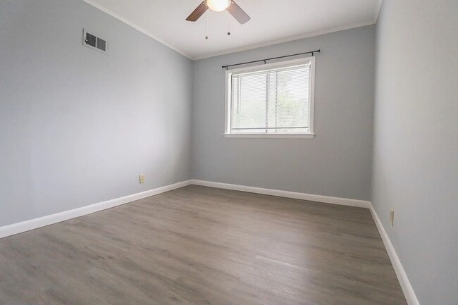 Building Photo - Updated and Modernized 3-Bedroom Home in Tulsa