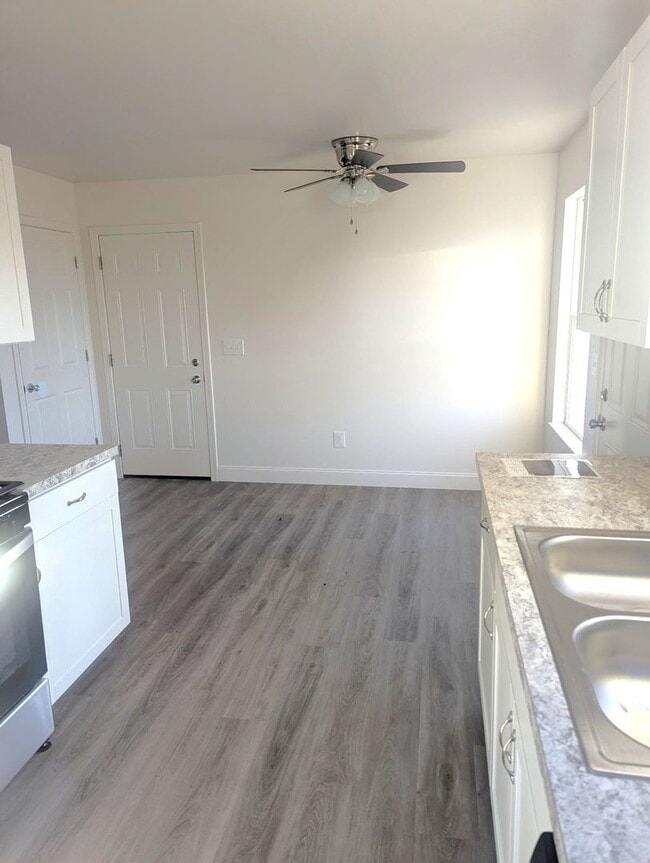 Building Photo - 247 Reed Ave