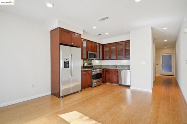 Building Photo - 6466 Hollis St