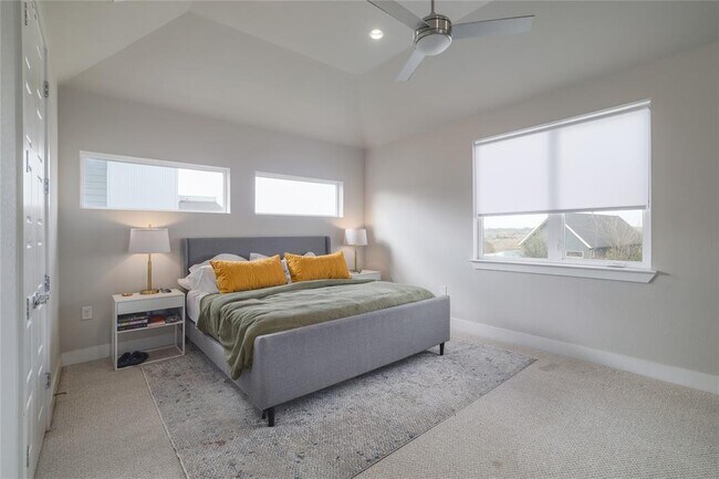 Building Photo - 6021 Seville Dr