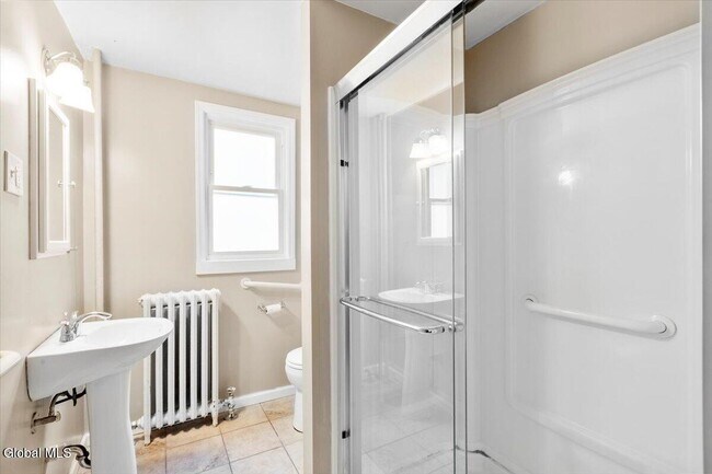 Building Photo - 4 Edison Ave