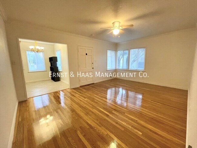 Building Photo - 2642 E Adams St