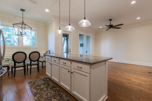 Building Photo - 4 Bedrooms, 3 bathrooms located in Fairhope!