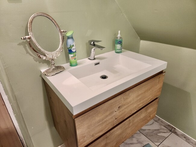 Building Photo - 826 Holt Rd