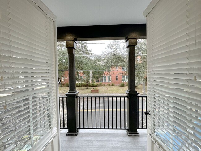 Building Photo - Rosemary Square - Lovely 3 Bedroom, 3 Bath...