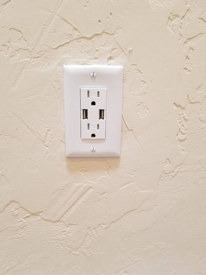 Building Photo - 1827 E 9th St